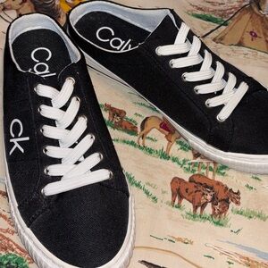 CALVIN KLEIN WOMENS CANVAS CLOSED TOE MULES